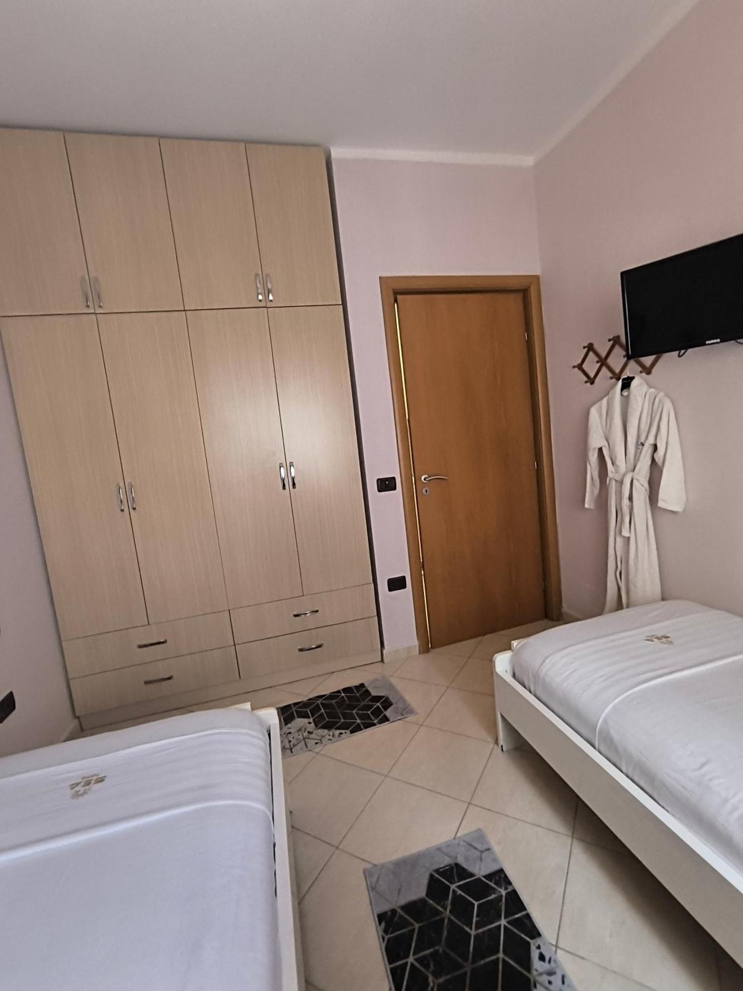 Lungomare Apartment Sea Home Vlorë Esterno foto